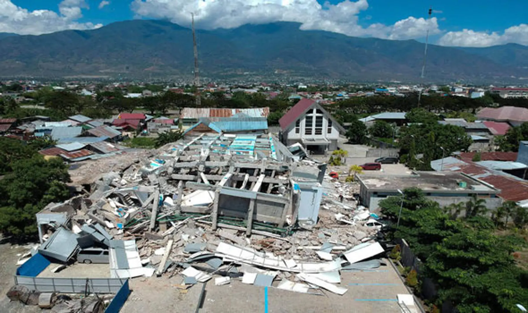 Động đất - sóng thần tại đảo Sulawesi: Indonesia đồng ý tiếp nhận sự hỗ trợ từ quốc tế