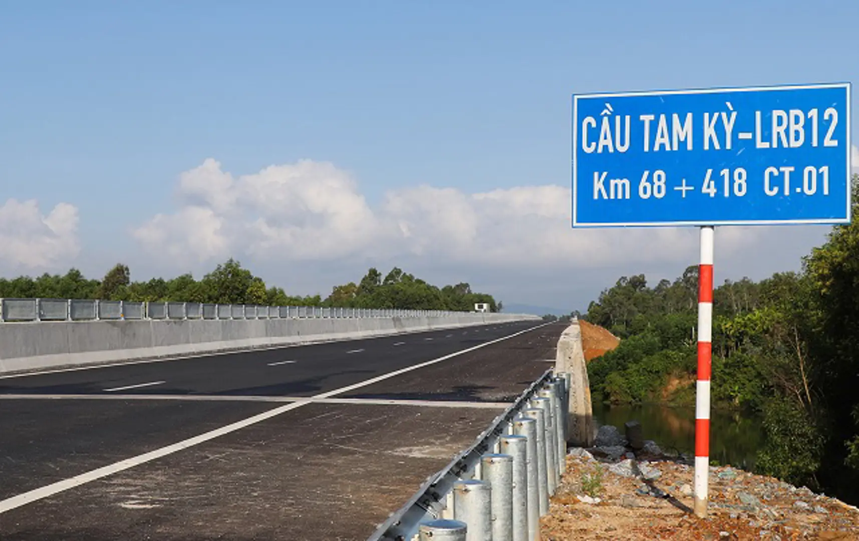 Thêm cầu trên cao tốc Đà Nẵng - Quảng Ngãi “có vấn đề”