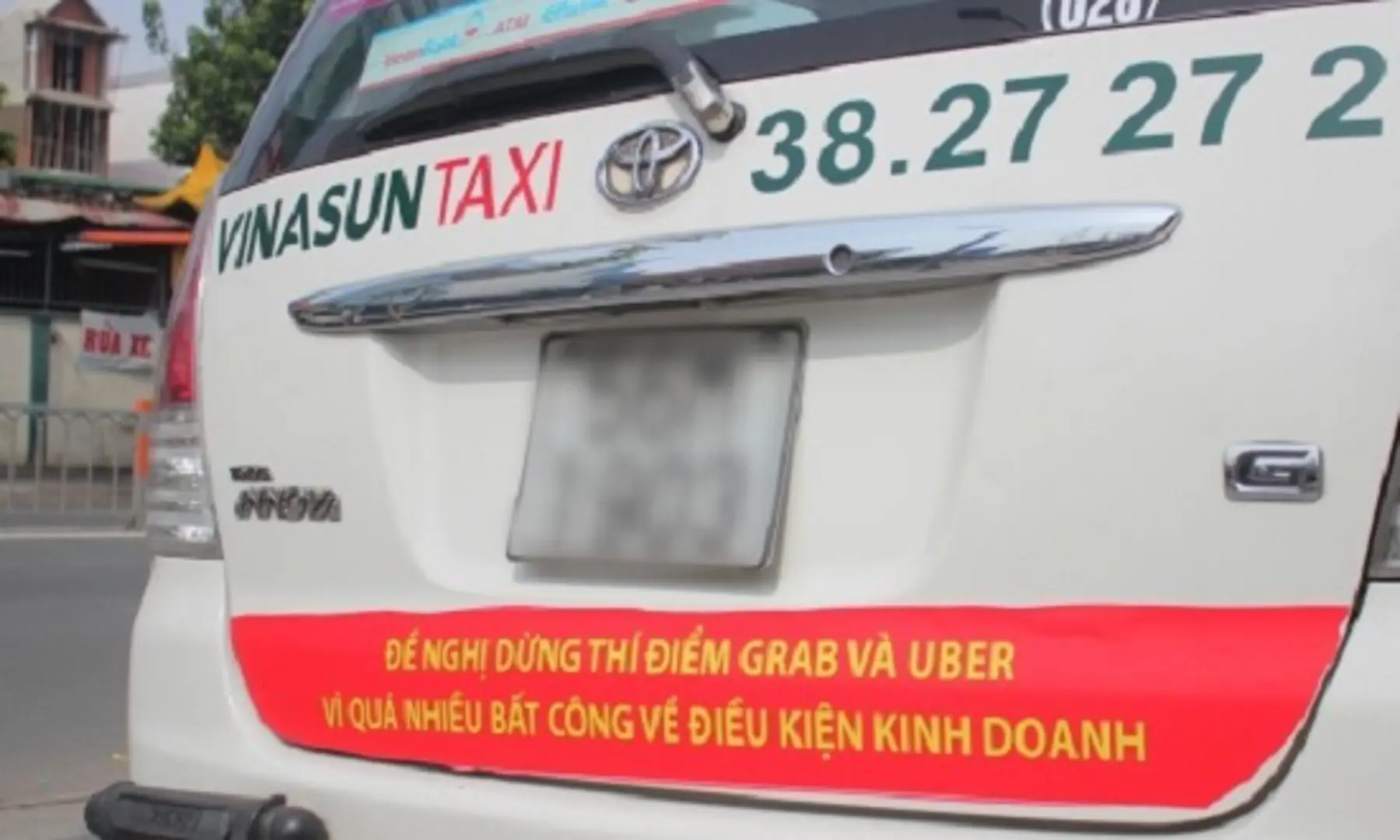 Sở GTVT Hà Nội, TP HCM yêu cầu các hãng taxi gỡ khẩu hiệu phản đối Uber, Grab