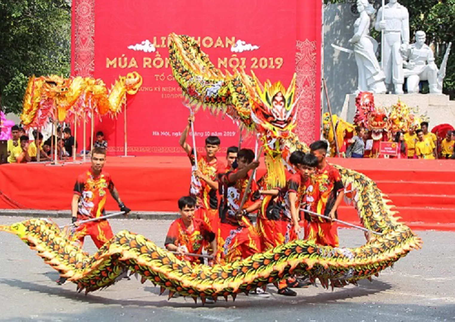 [Video] Sôi nổi liên hoan Múa rồng Hà Nội 2019