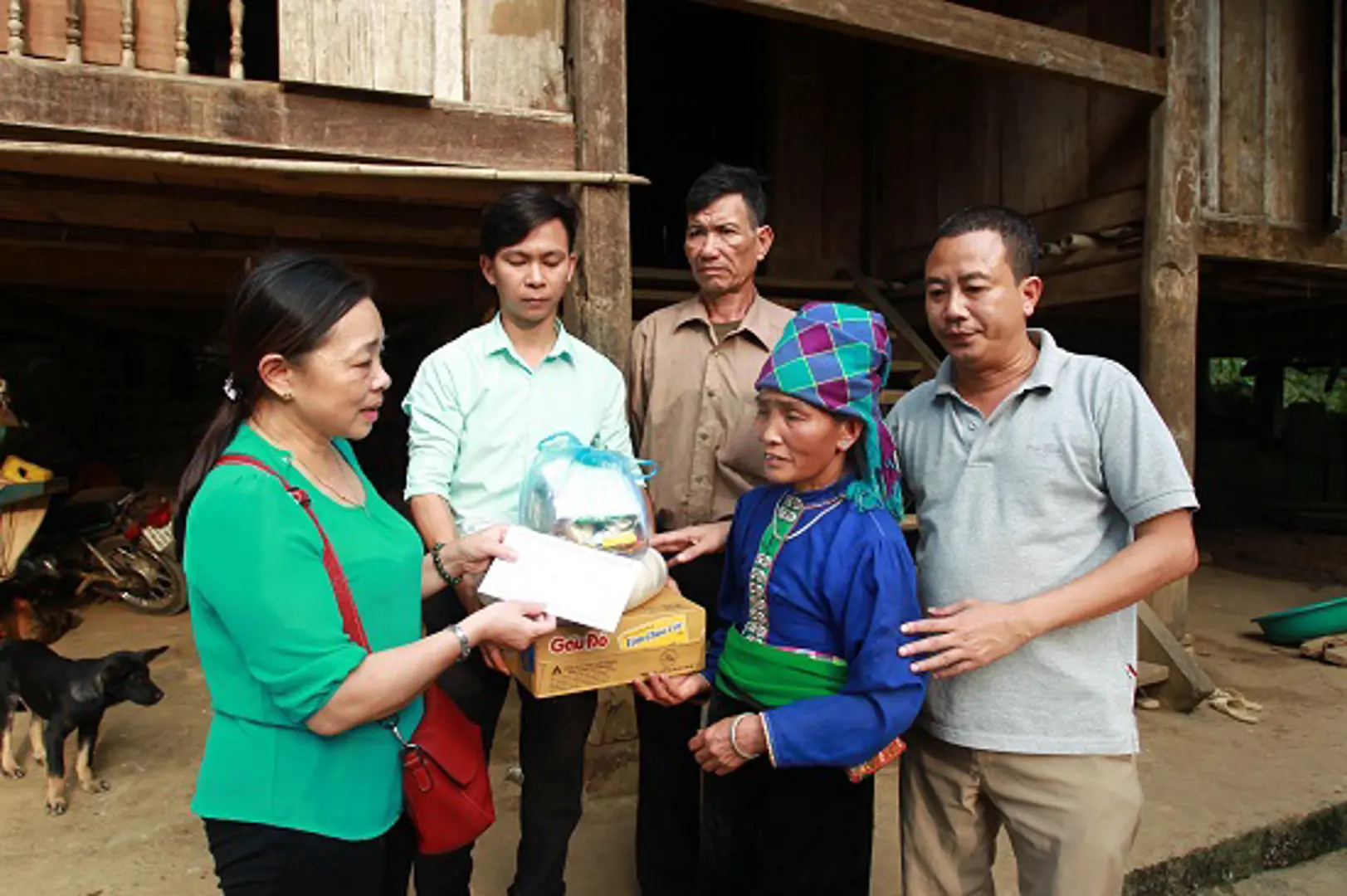 Long Biên: Đoàn thiện nguyện phường Thượng Thanh đến với đồng bào huyện Trạm Tấu