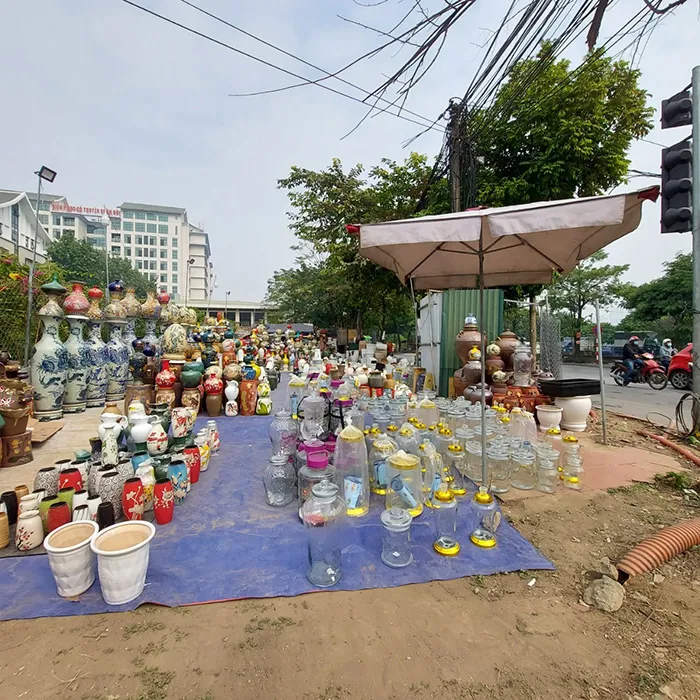 [Bạn đọc viết] Biến vỉa hè thành nơi trưng bày, buôn bán hàng hóa