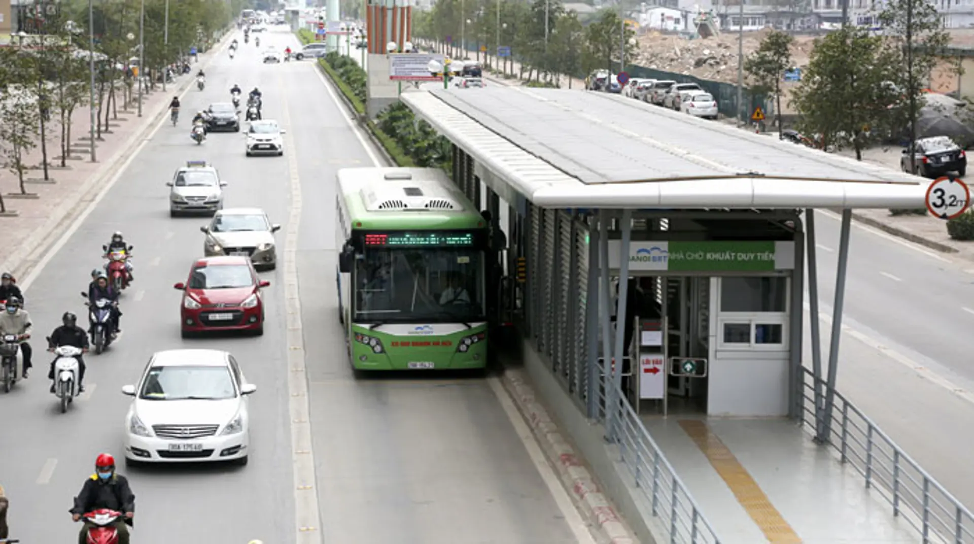 Hà Nội chưa đồng ý cho buýt thường đi vào làn buýt BRT