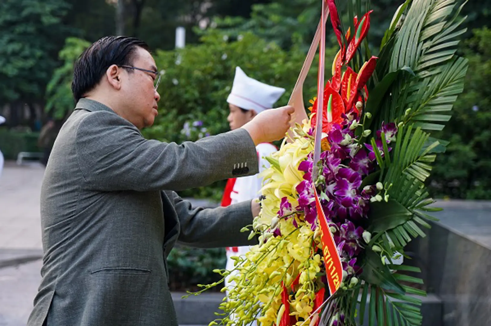 Lãnh đạo TP Hà Nội dâng hoa tưởng niệm tại Tượng đài V.I.Lenin