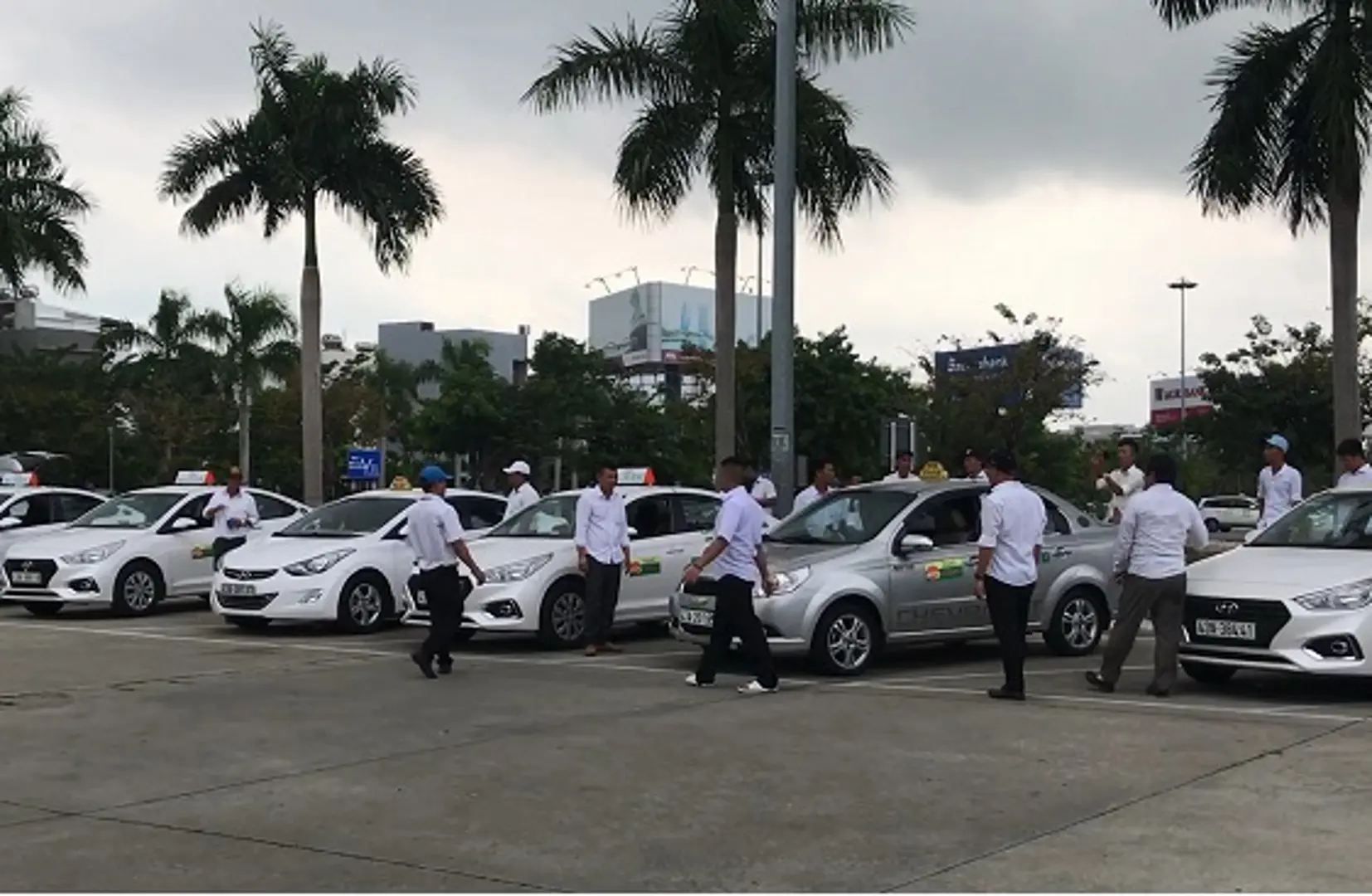 Đà Nẵng: Đề nghị điều tra vụ tài xế taxi đình công phản đối Grab “chui”