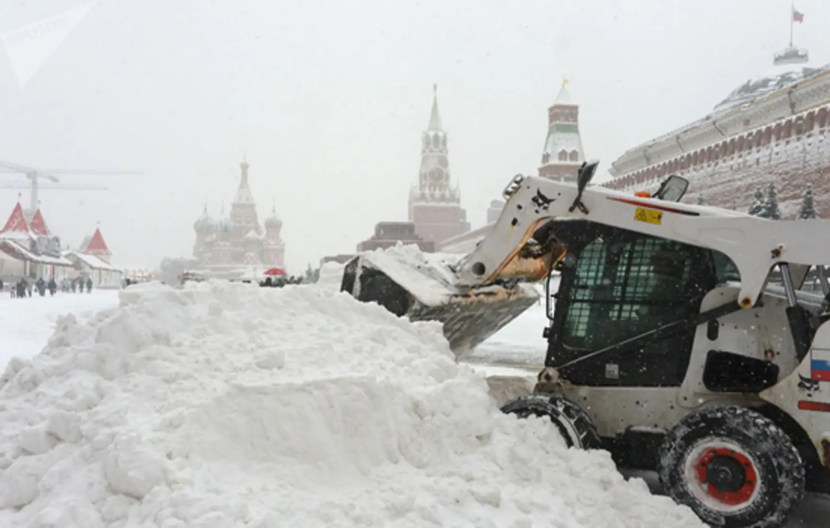 Giao thông Moscow tê liệt vì tuyết rơi kỷ lục