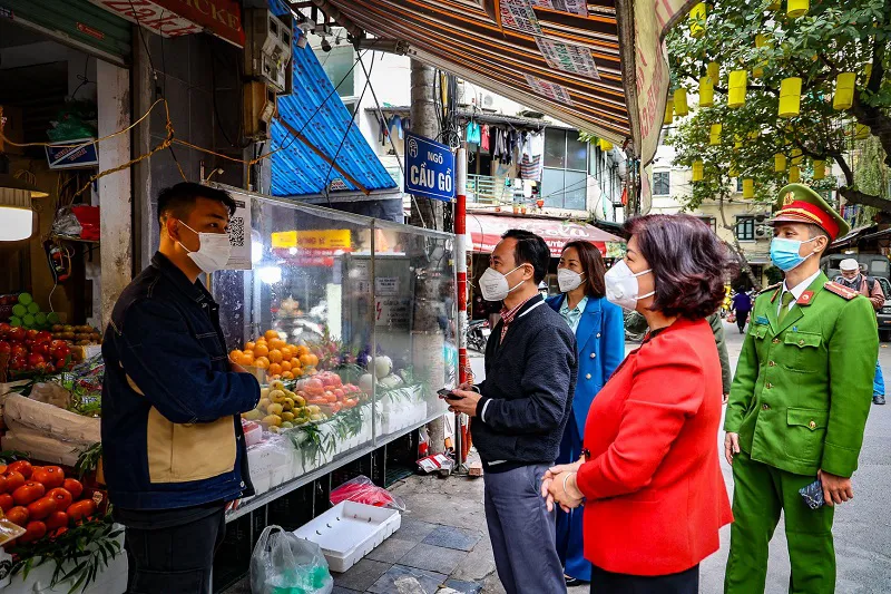 Quận Hoàn Kiếm: Kiểm tra đột xuất, nhắc nhở xử phạt nghiêm cơ sở kinh doanh không đảm bảo phòng, chống dịch bệnh Covid-19