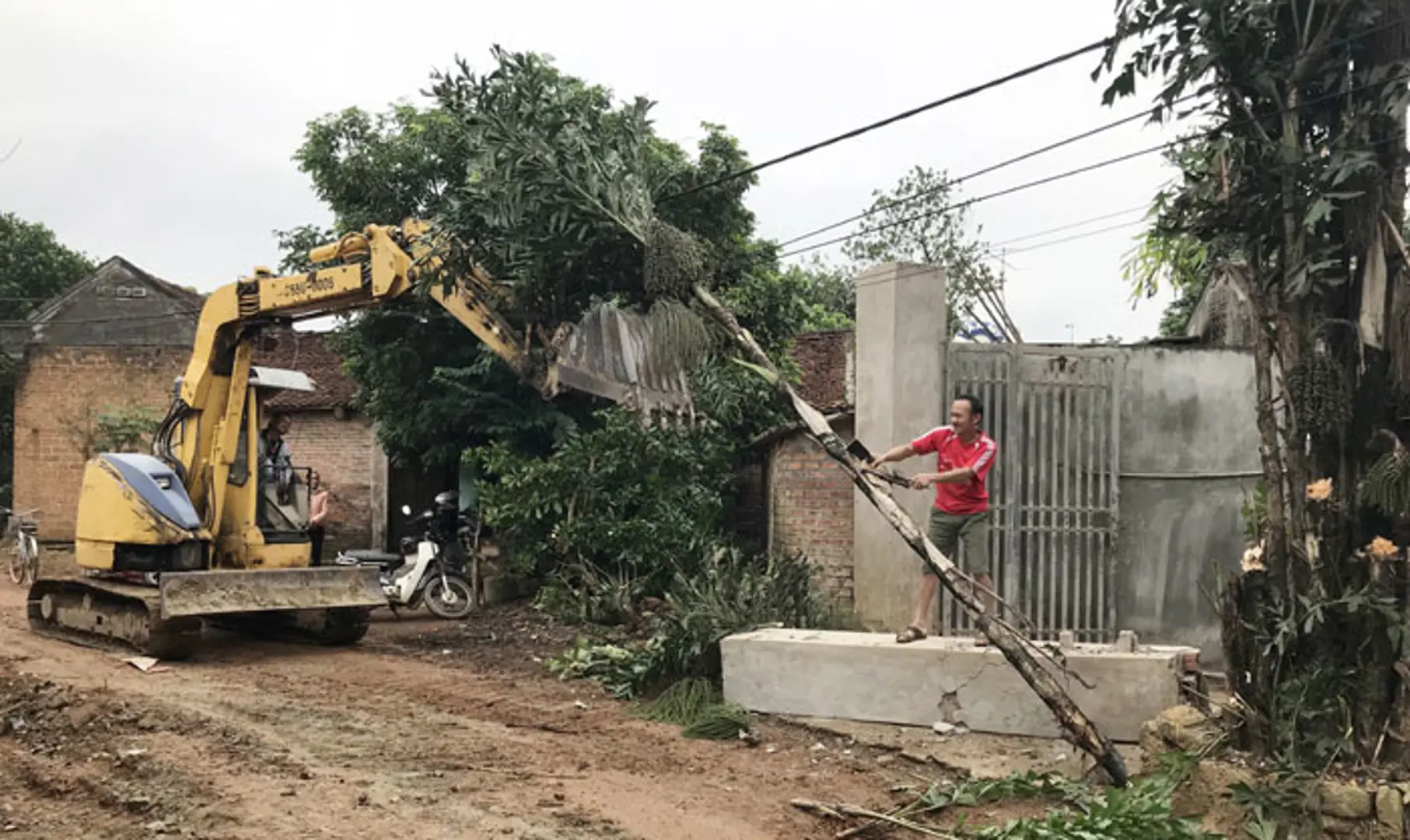 Xã Cần Kiệm, huyện Thạch Thất: Sôi nổi phong trào hiến đất làm đường