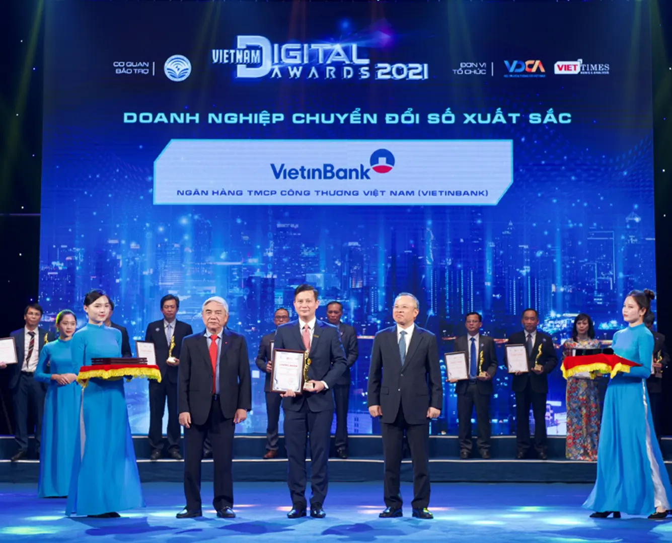 VietinBank đoạt giải thưởng Doanh nghiệp chuyển đổi số xuất sắc Việt Nam năm 2021