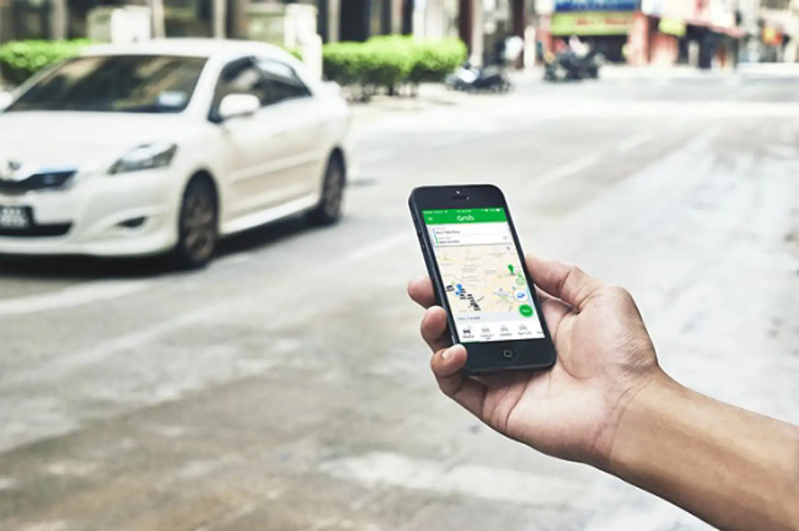 Hà Nội yêu cầu Uber, Grab báo cáo tình hình hoạt động trong thời gian thí điểm