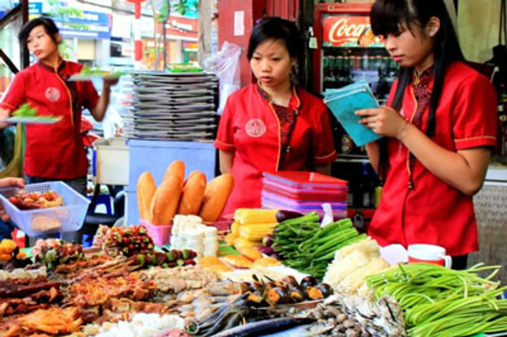 Phân công lại quản lý hàng ăn trong chợ