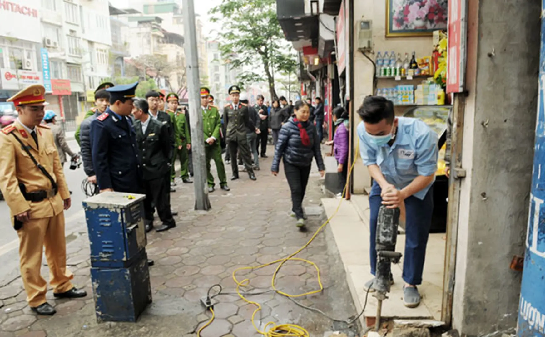 Hà Nội ra quân lập lại trật tự đô thị, đòi lại vỉa hè cho người đi bộ