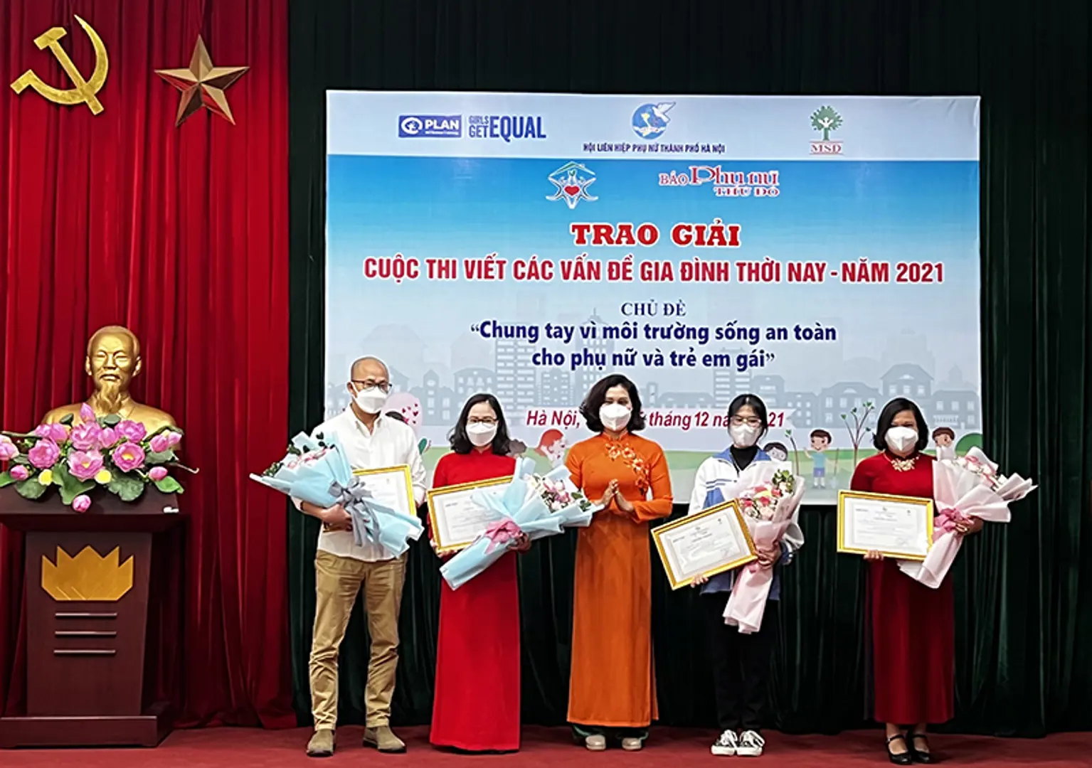 Trao giải cho các tác phẩm xuất sắc trong cuộc thi viết “Các vấn đề gia đình thời nay” lần thứ XI