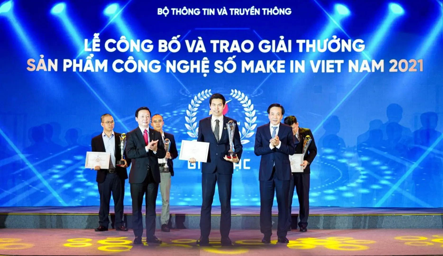 MISA AMIS ghi danh giải Bạc tại Make In Viet Nam 2021