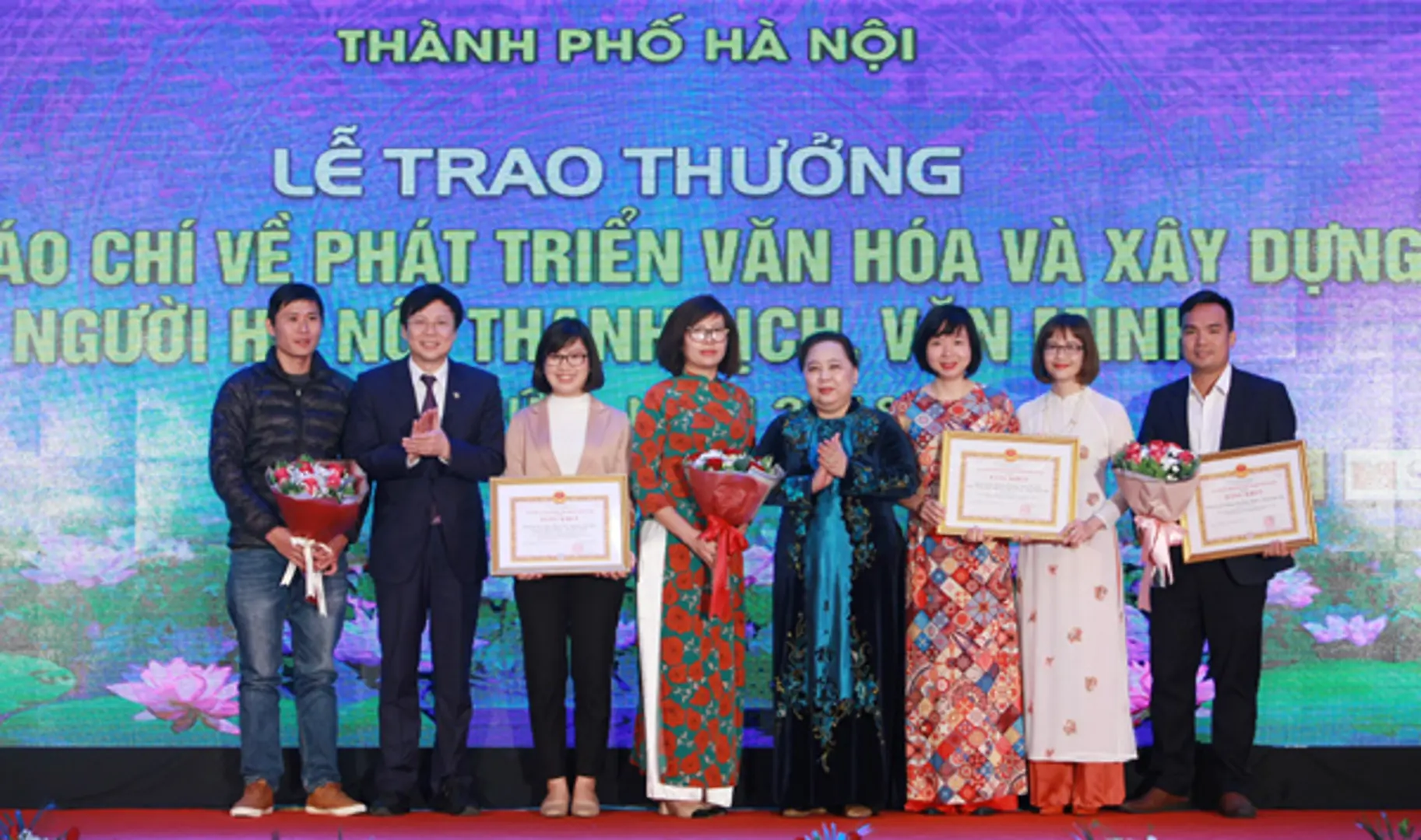 Trao thưởng 2 giải báo chí về xây dựng Đảng, xây dựng người Hà Nội thanh lịch văn minh