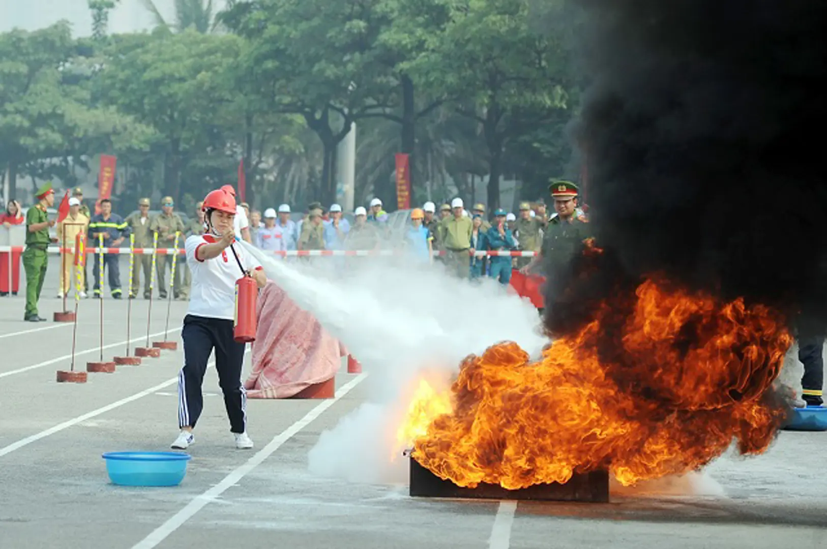 [Video] Hà Nội: Sôi nổi cuộc thi nghiệp vụ chữa cháy và cứu nạn cứu hộ của 30 quận, huyện