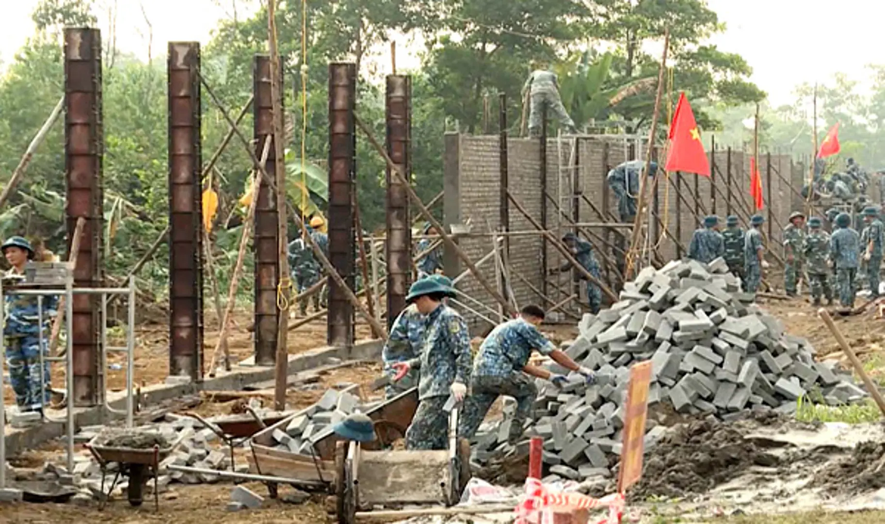 [Video] Quân đội xây dựng tường rào bảo vệ sân bay Miếu Môn hoàn thành vượt tiến độ