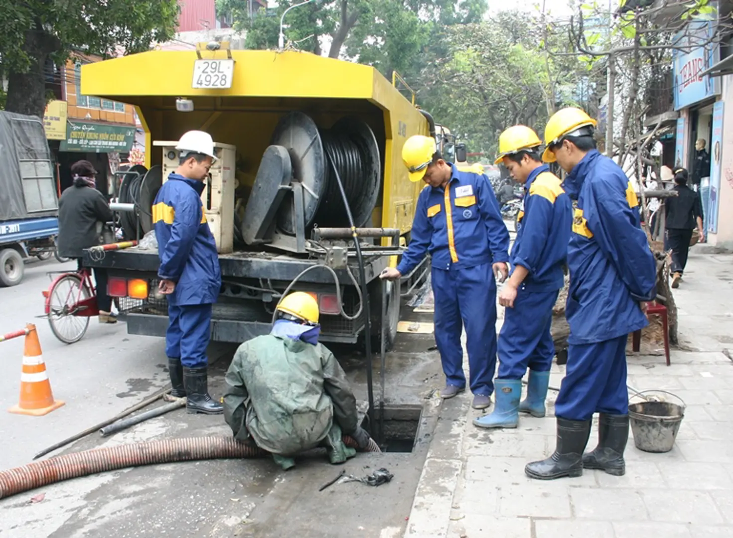 Xây dựng công trình thu gom, thoát nước thải phải tuân thủ quy hoạch