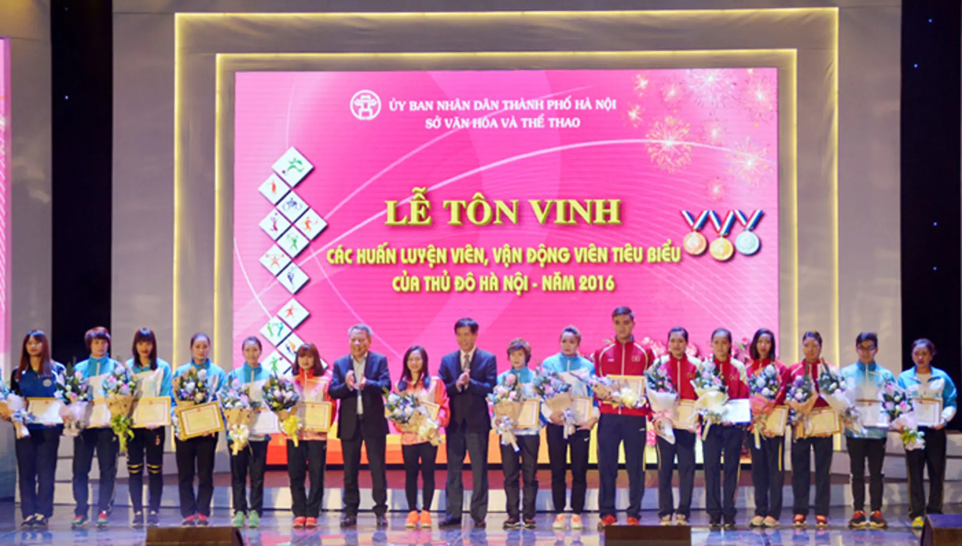 Hà Nội tôn vinh 23 HLV, VĐV tiêu biểu năm 2016