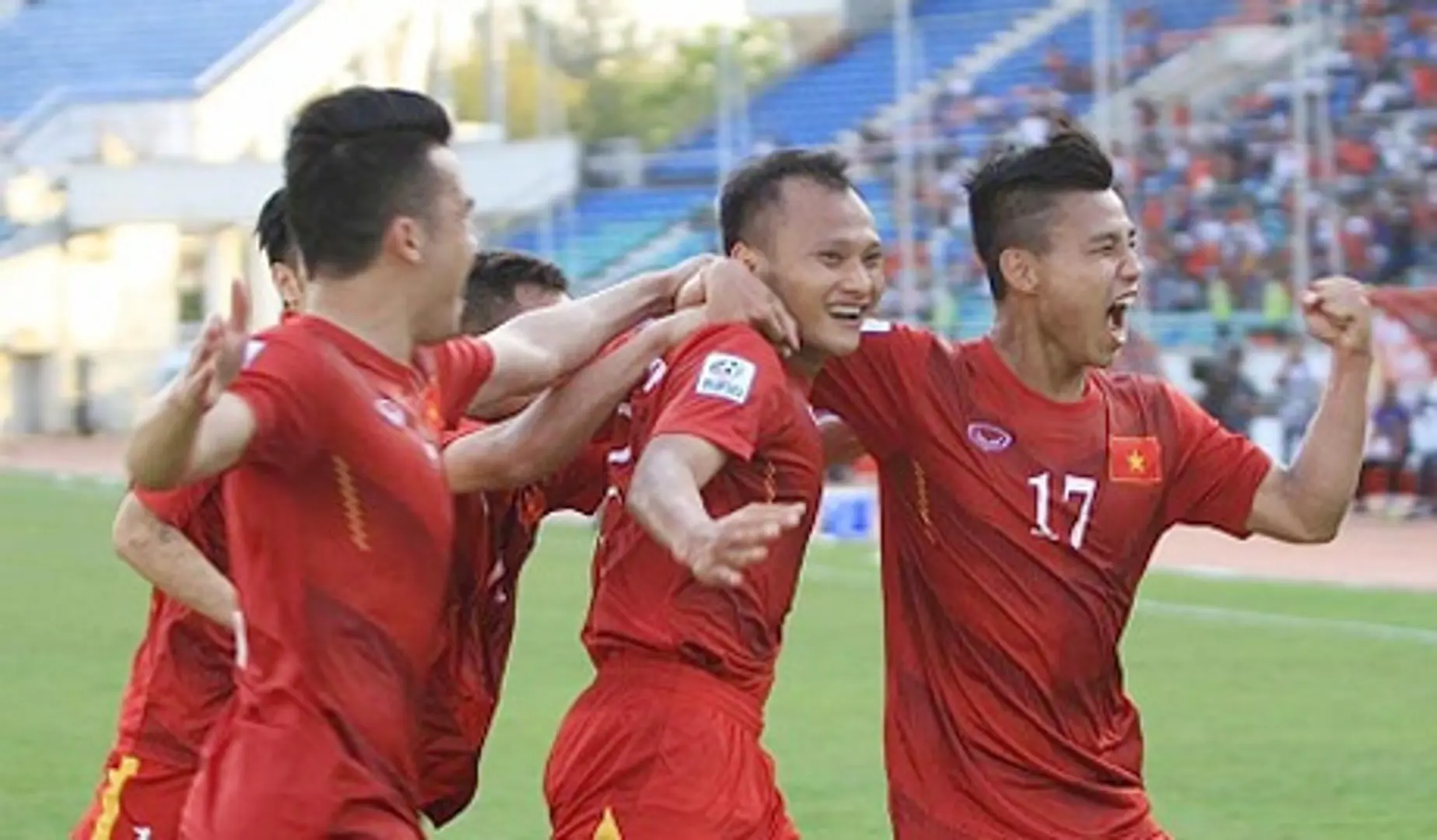 Đánh bại Malaysia, tuyển Việt Nam vào bán kết AFF Cup 2016