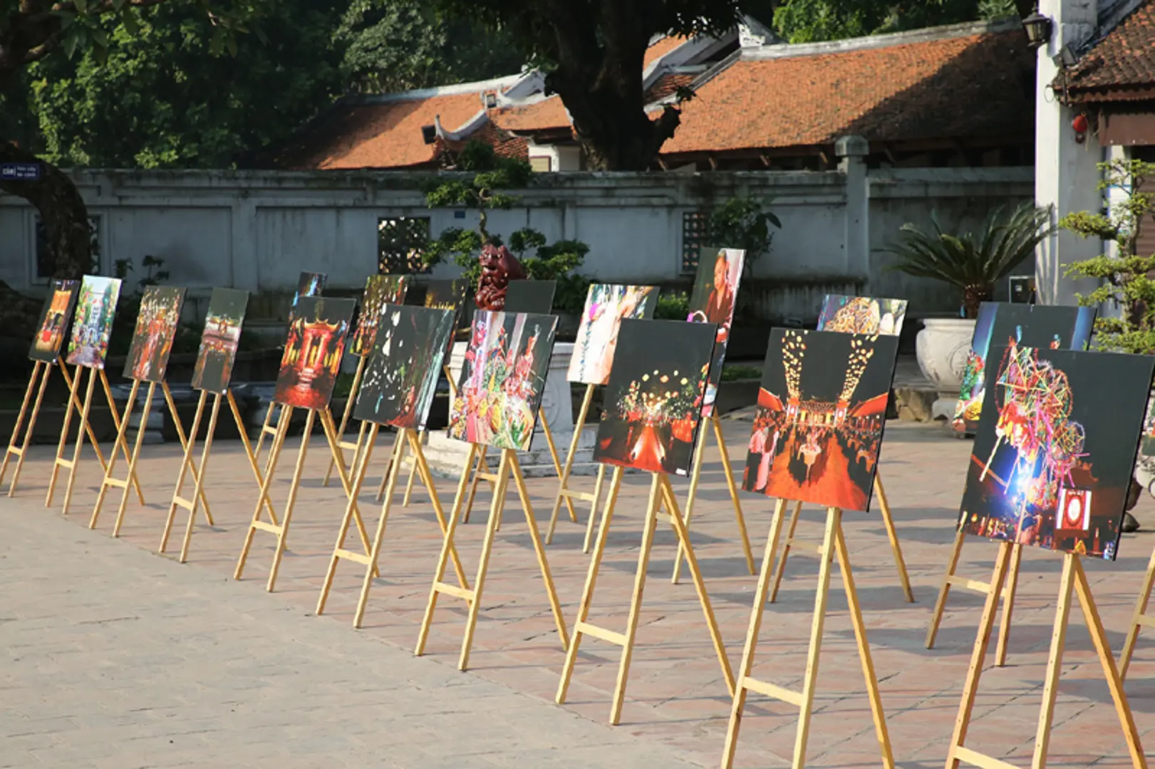 Triển lãm “Thu vọng nguyệt” tại Văn Miếu