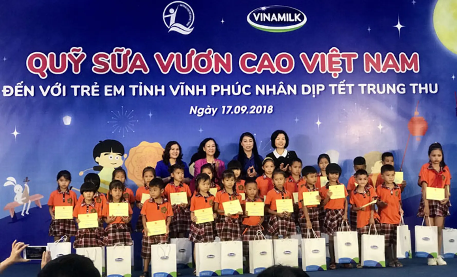 Quỹ sữa Vươn cao Việt Nam và Vinamilk trao 66.000 ly sữa cho trẻ em tỉnh Vĩnh Phúc