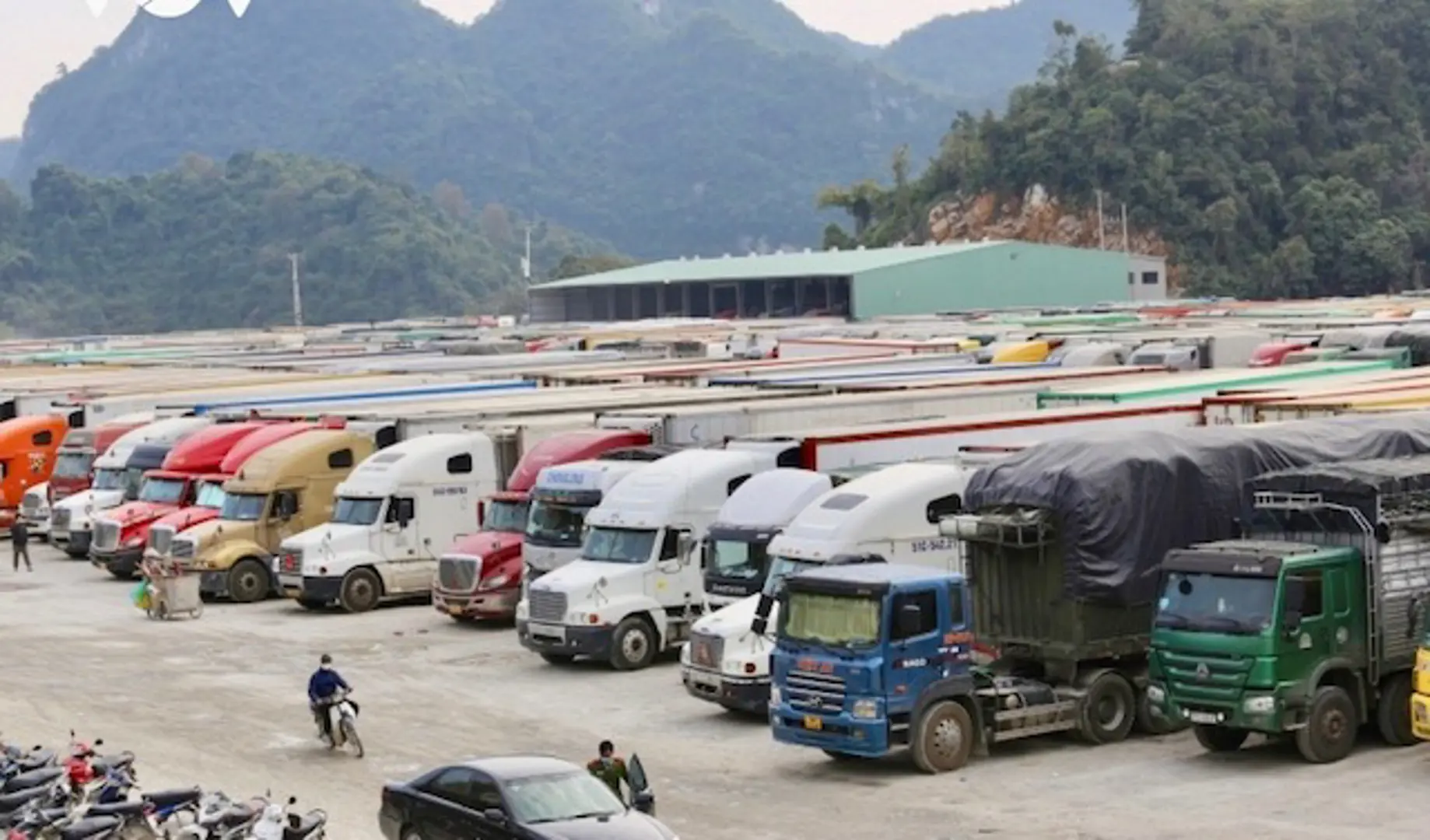 Đâu là giải pháp căn cơ cho bài toán ùn tắc nông sản ở cửa khẩu phía Bắc?