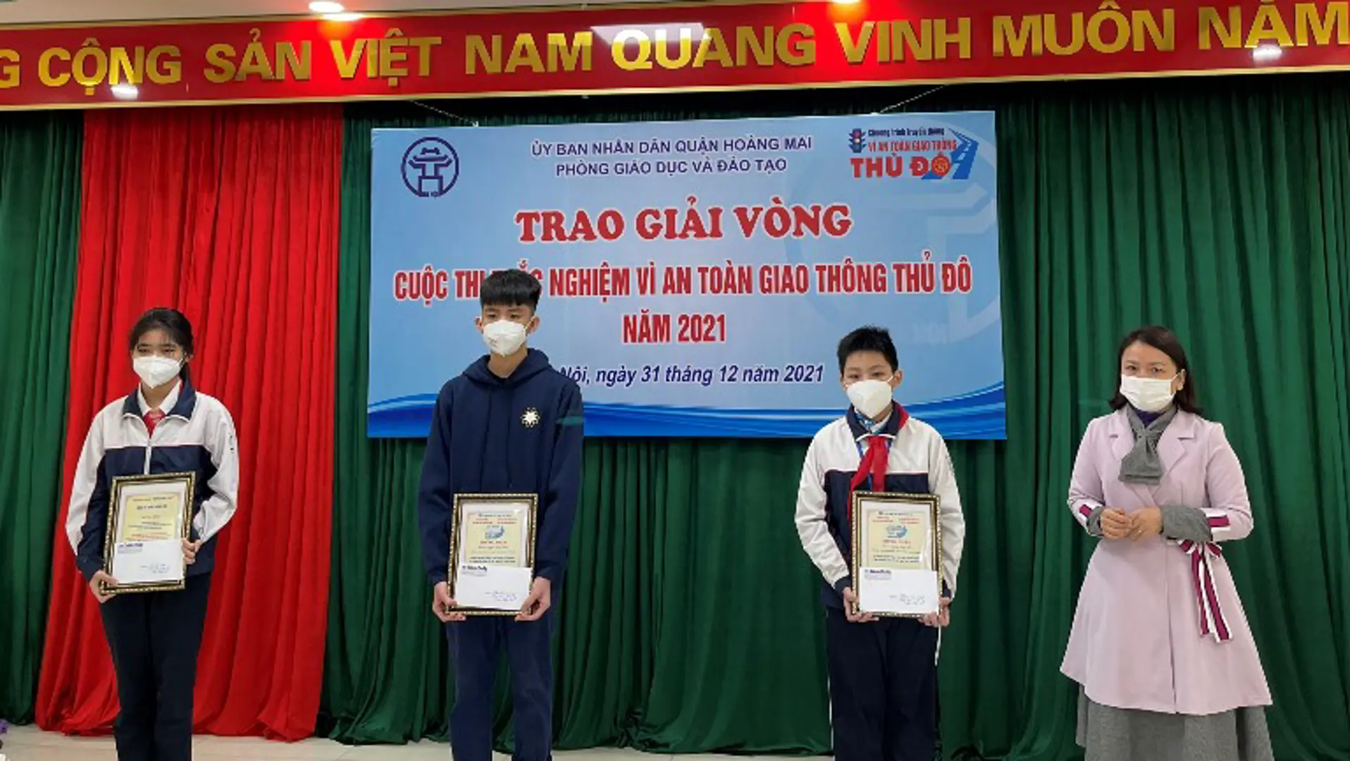 Trao giải thi Vòng cuộc thi trắc nghiệm “Vì An toàn giao thông Thủ đô” năm 2021