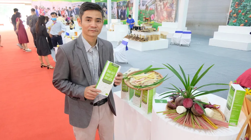 Hà Nội: Độc đáo ống hút từ rau củ thân thiện môi trường