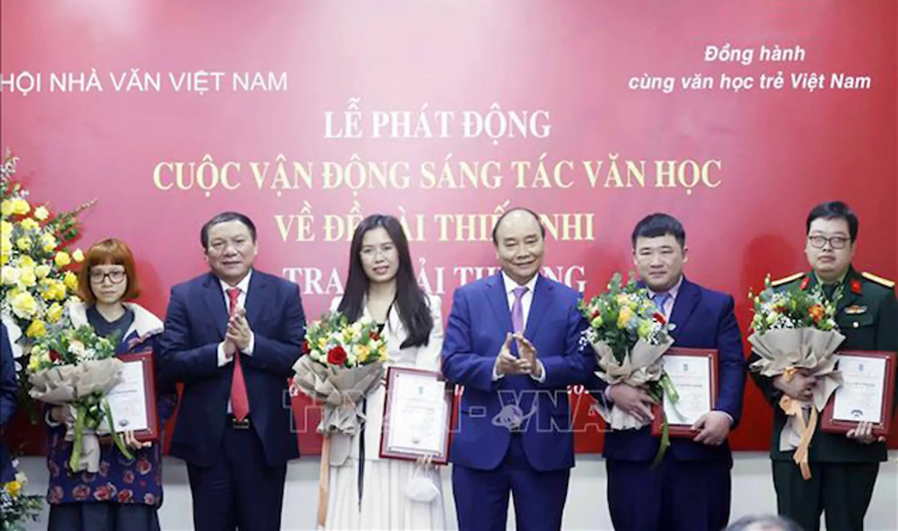 Chủ tịch nước Nguyễn Xuân Phúc: Văn học hun đúc ý chí, nghị lực vươn lên của thế hệ trẻ