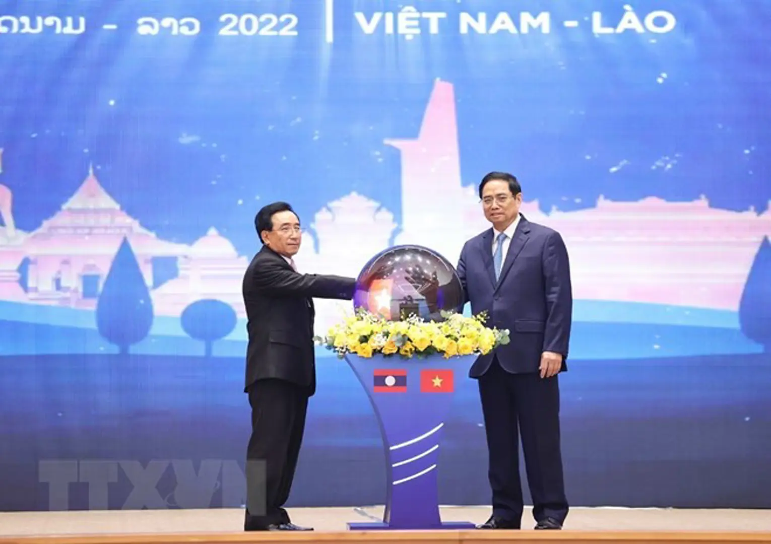 Kết nối Việt - Lào năm 2022: Mở đường ra biển lớn