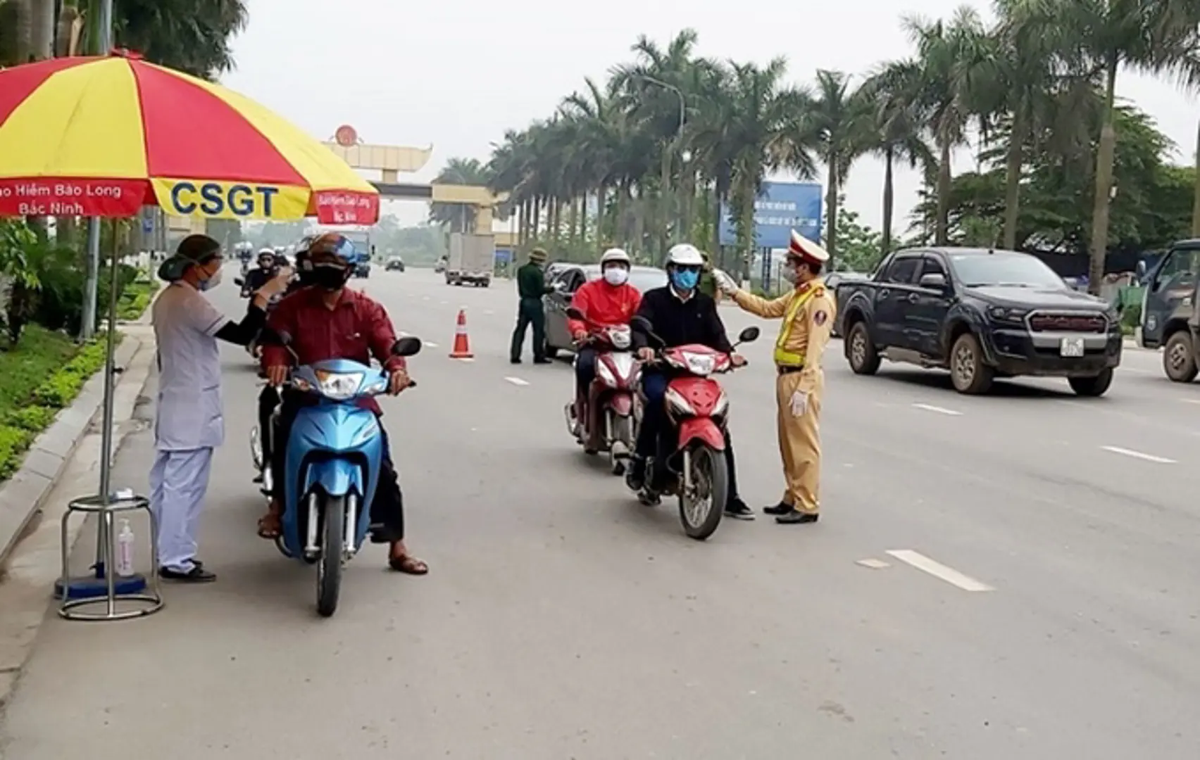 Xây dựng văn hóa giao thông an toàn gắn với kiểm soát hiệu quả dịch Covid-19