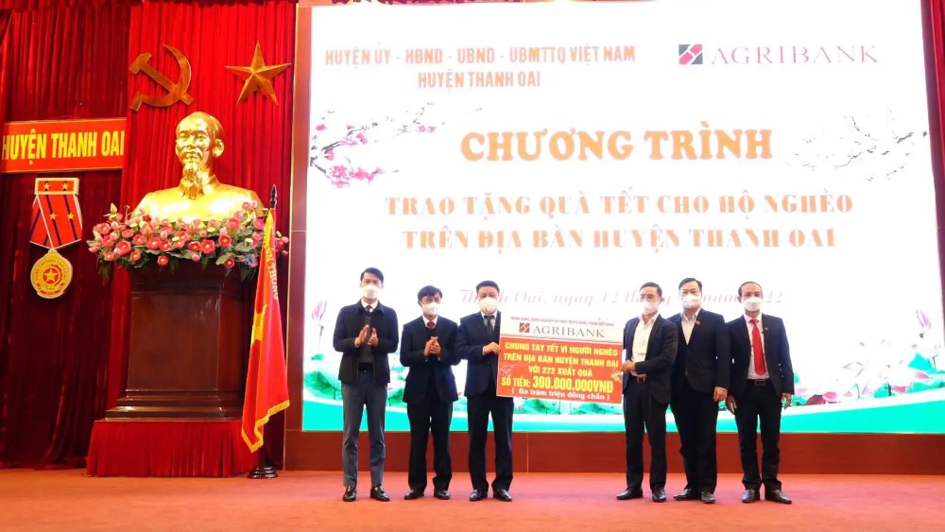 Huyện Thanh Oai chung tay chăm lo Tết cho người nghèo