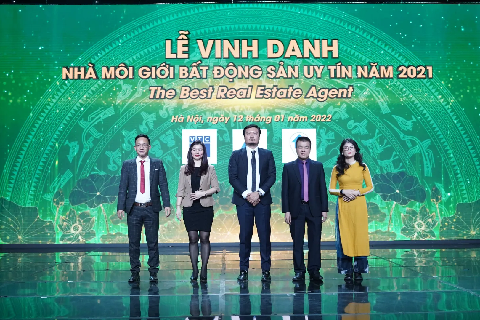 Vinh danh 32 nhà môi giới bất động sản uy tín năm 2021