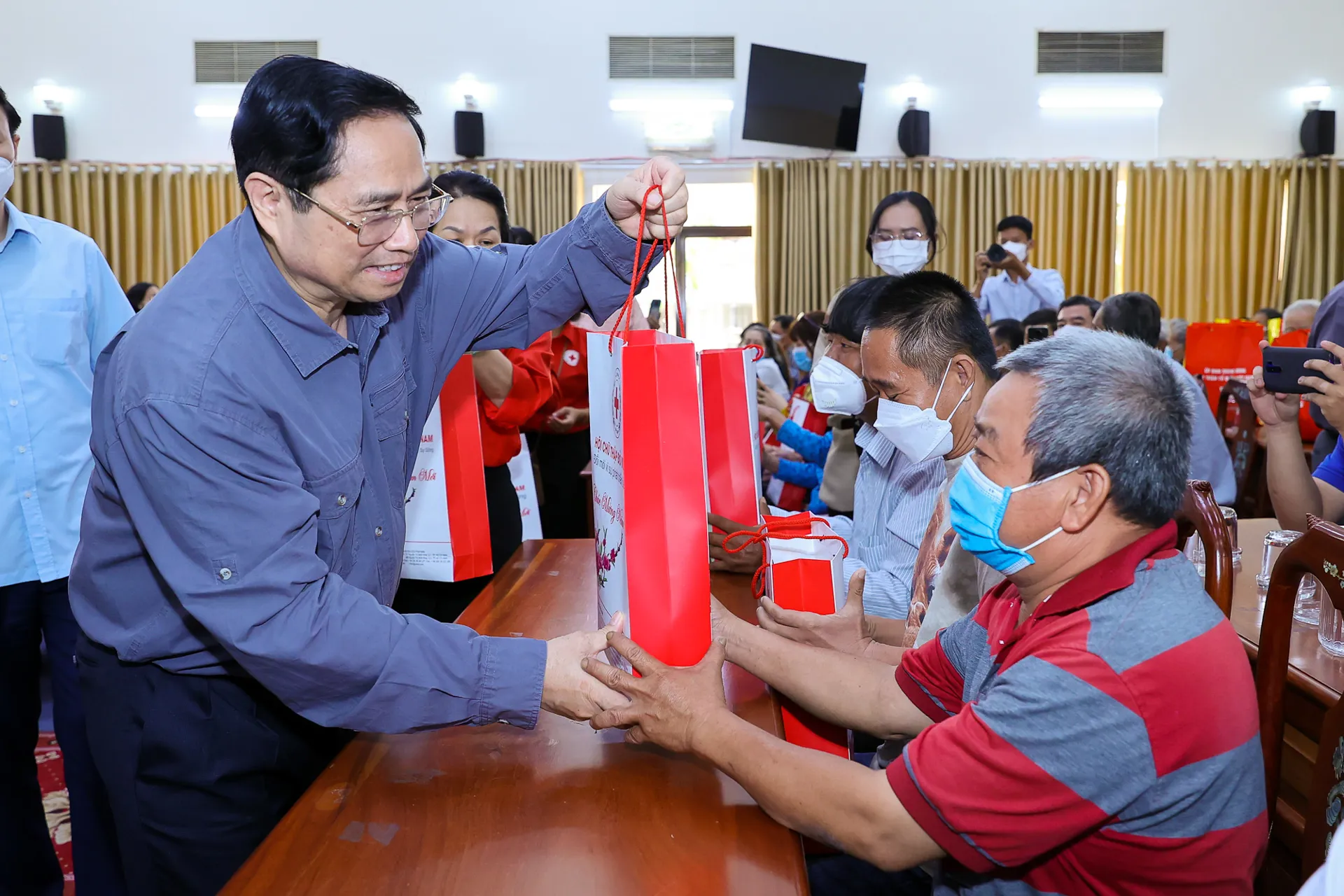 Đón người dân về quê an toàn, chăm lo để mọi người đều có Tết