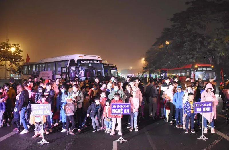 Đưa hàng trăm công nhân, người lao động về quê đón Tết