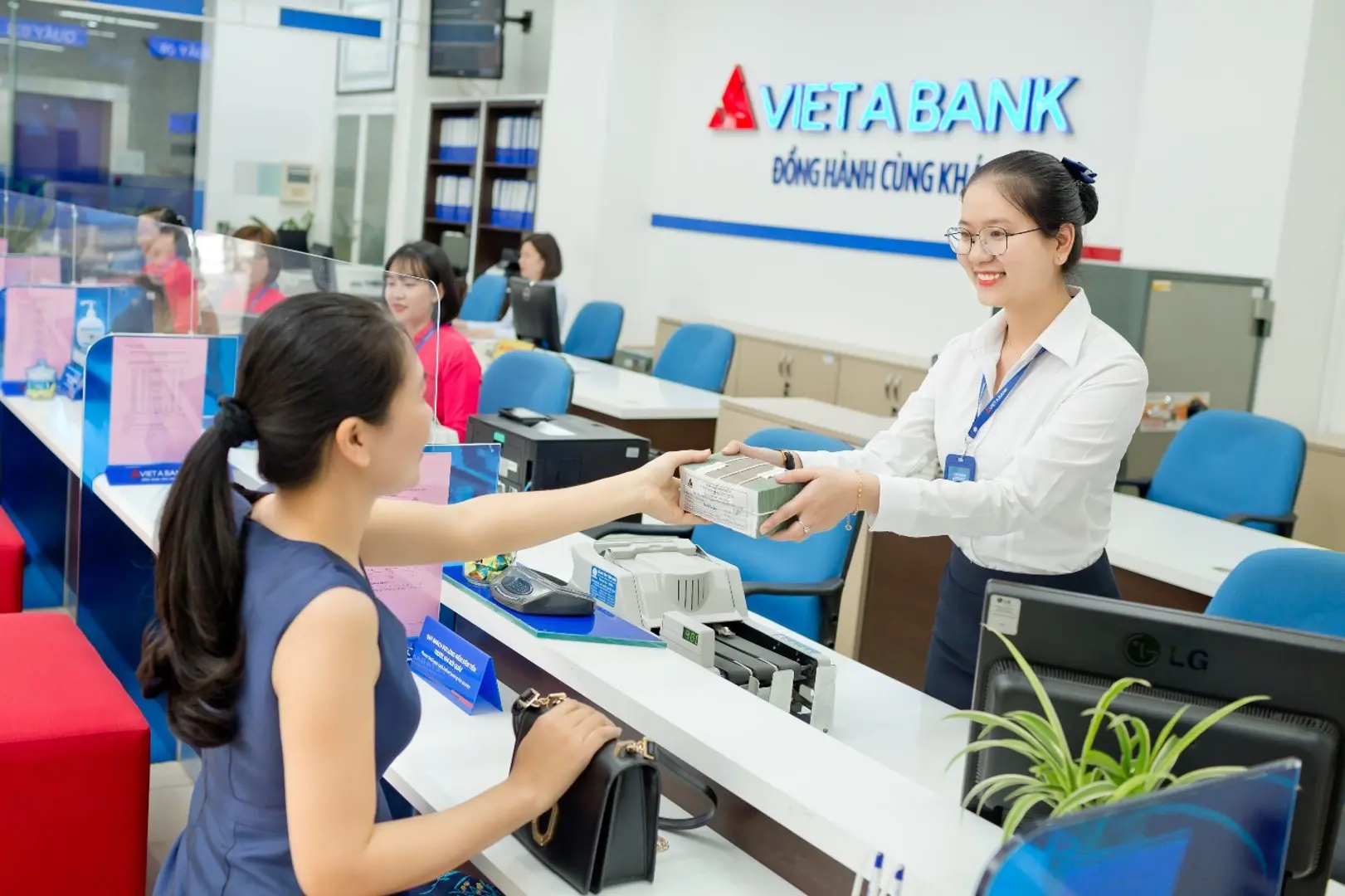 VietABank: Lãi thuần từ hoạt động dịch vụ tăng mạnh