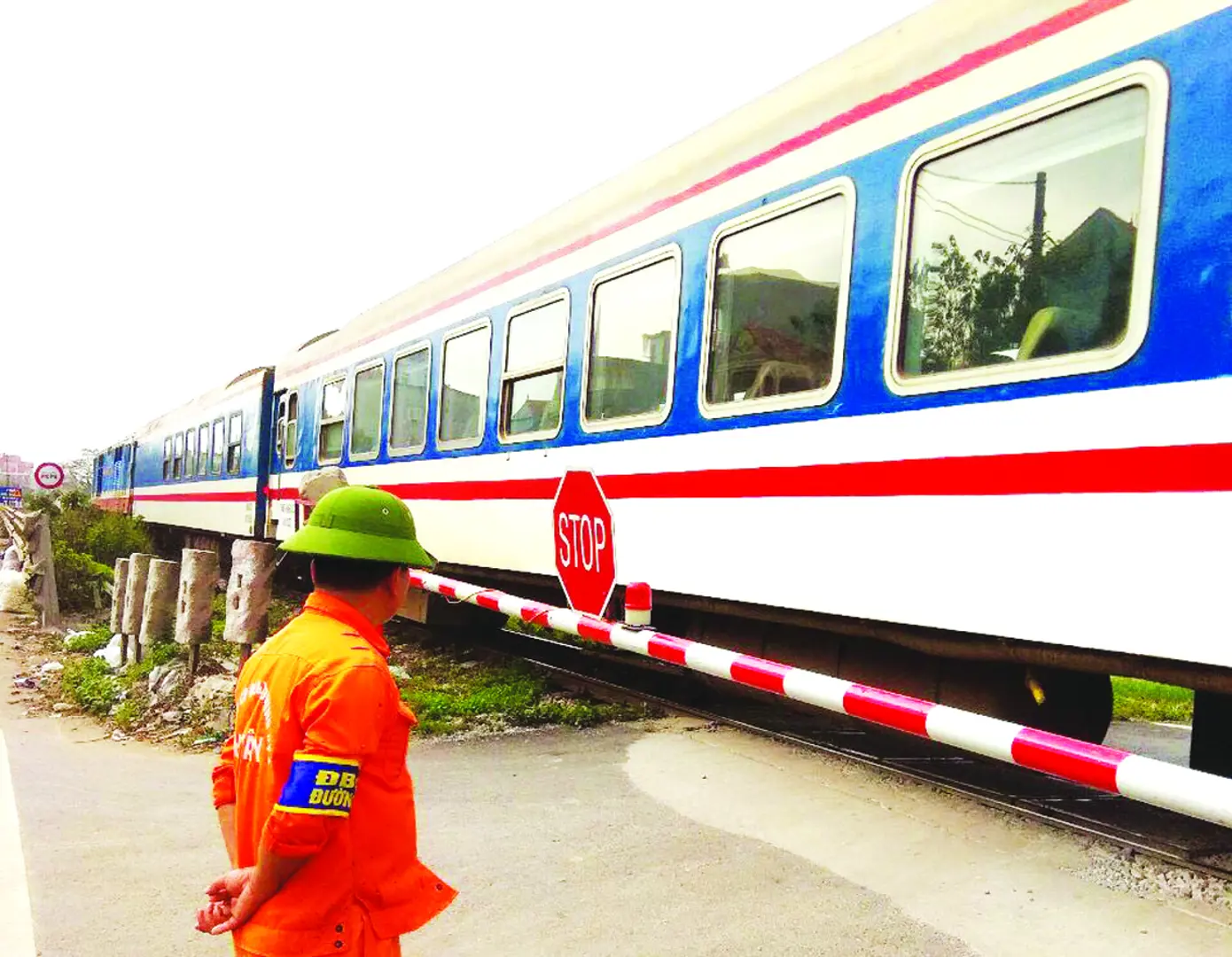 Nỗ lực đảm bảo an toàn tại các đường ngang dân sinh TP Hà Nội