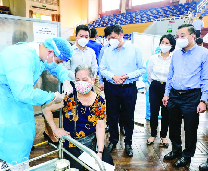 Hanoi keeps rolling out Covid-19 vaccinations during and after Tet holiday