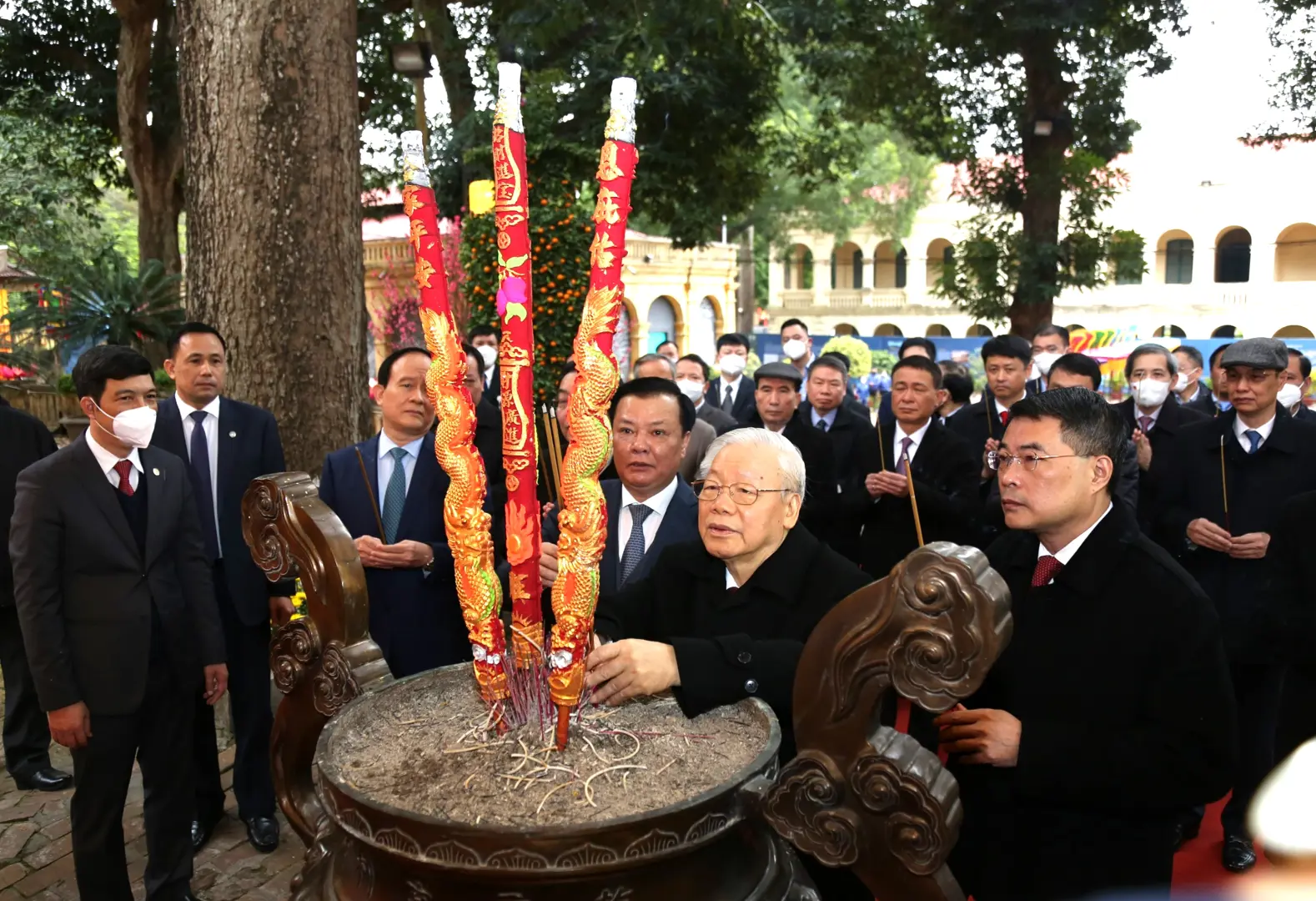 Tổng Bí thư Nguyễn Phú Trọng dâng hương tại Hoàng thành Thăng Long