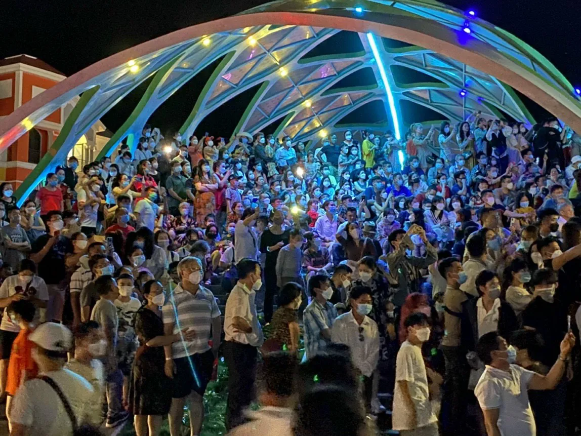 Đầu xuân, du khách không ngừng đổ bộ “đảo ngọc”
