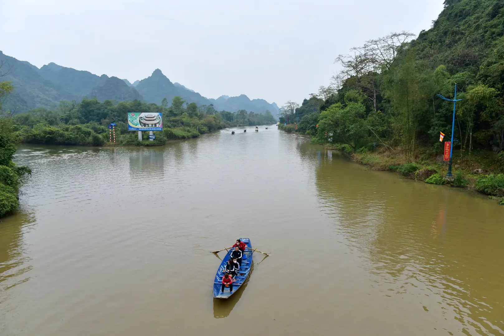 Chùa Hương vắng lặng trong ngày mùng 5 Tết