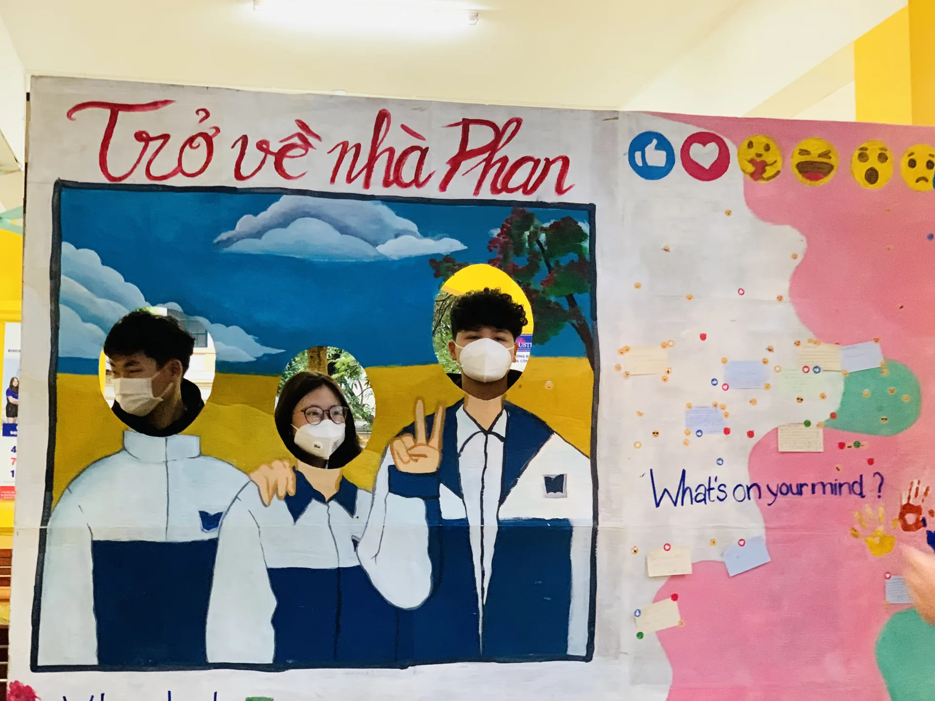 Học sinh trường THPT Phan Đình Phùng check in trong ngày trở lại