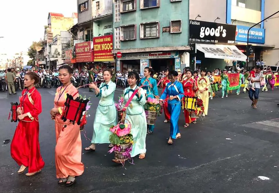 Rộn ràng Lễ hội Tết Nguyên tiêu của người Hoa