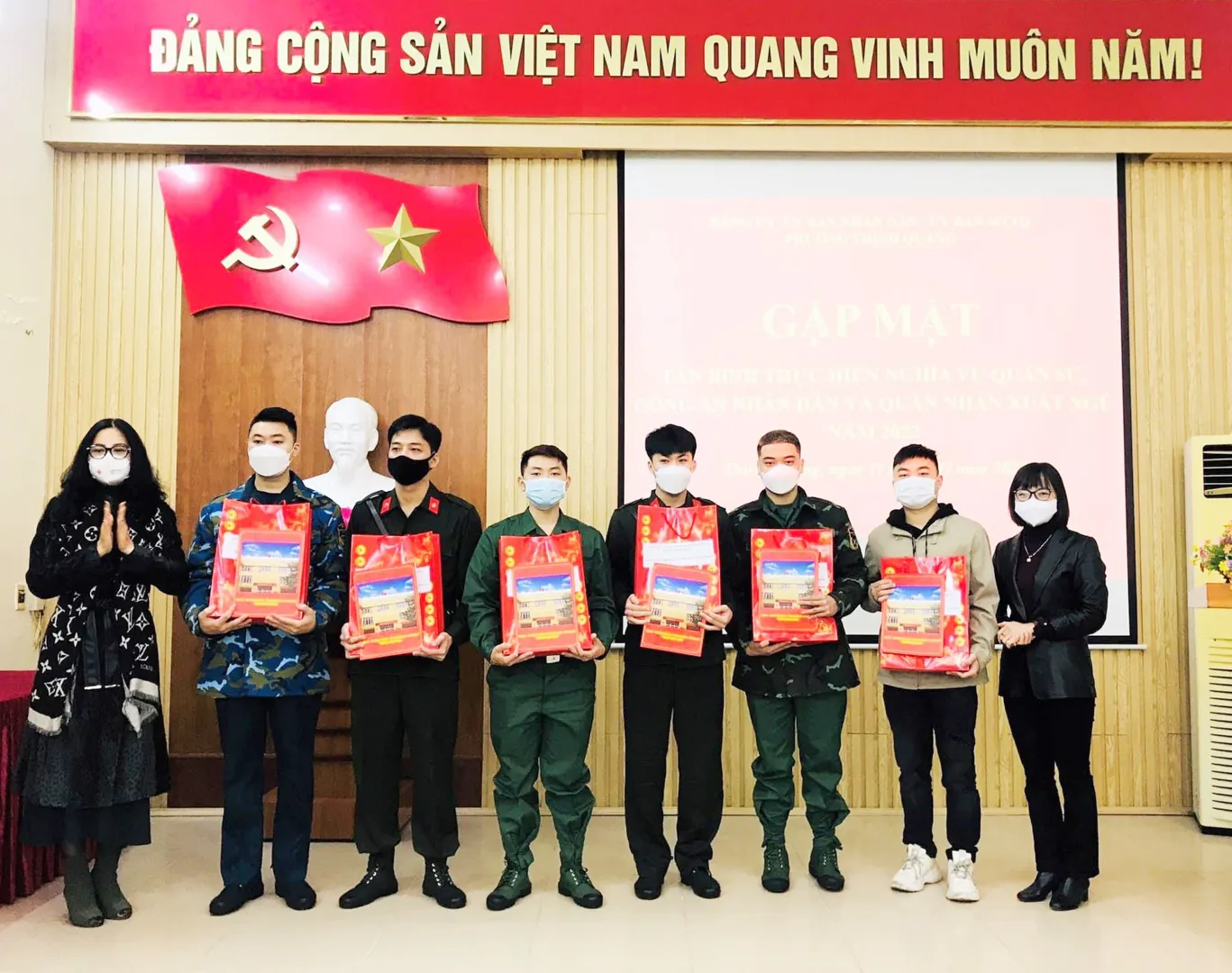 Hà Nội: Nhiều hoạt động quan tâm, động viên các thanh niên lên đường nhập ngũ