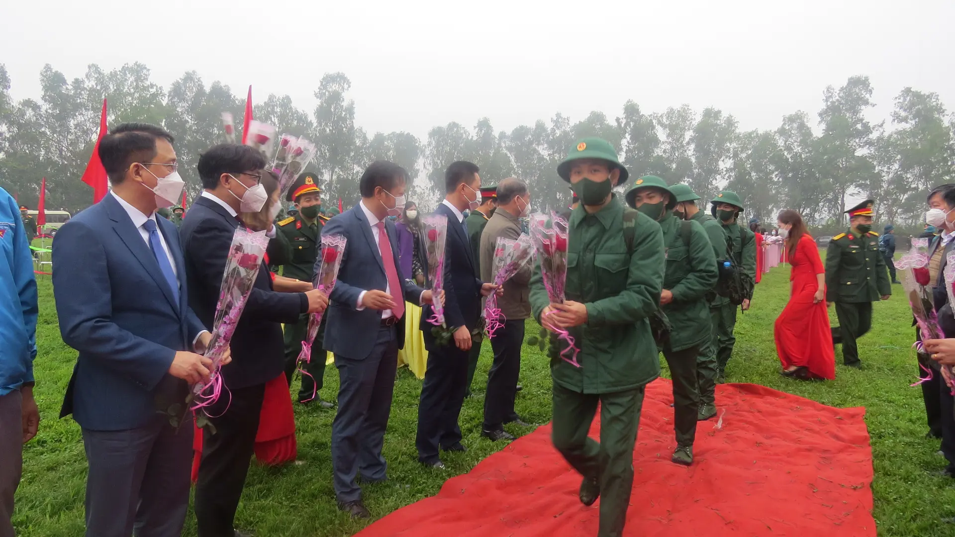 165 thanh niên huyện Phú Xuyên phấn khởi lên đường nhập ngũ