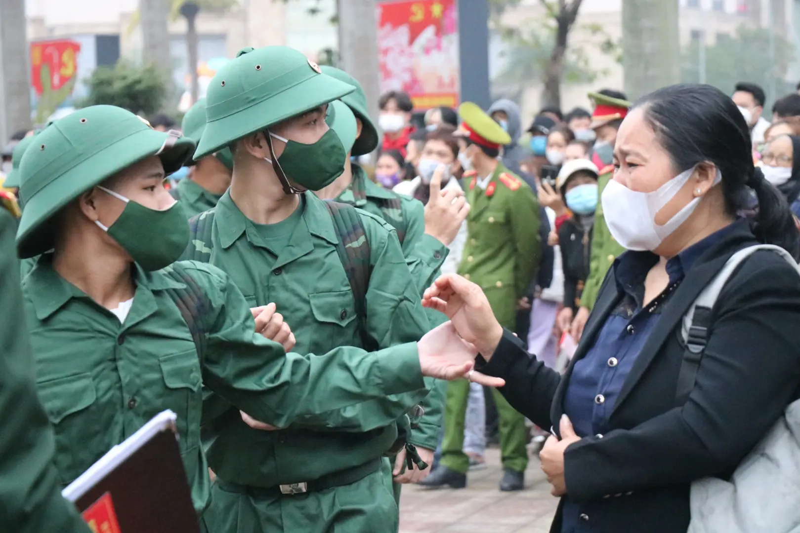 Hơn 1.400 thanh niên Thừa Thiên Huế lên đường nhập ngũ