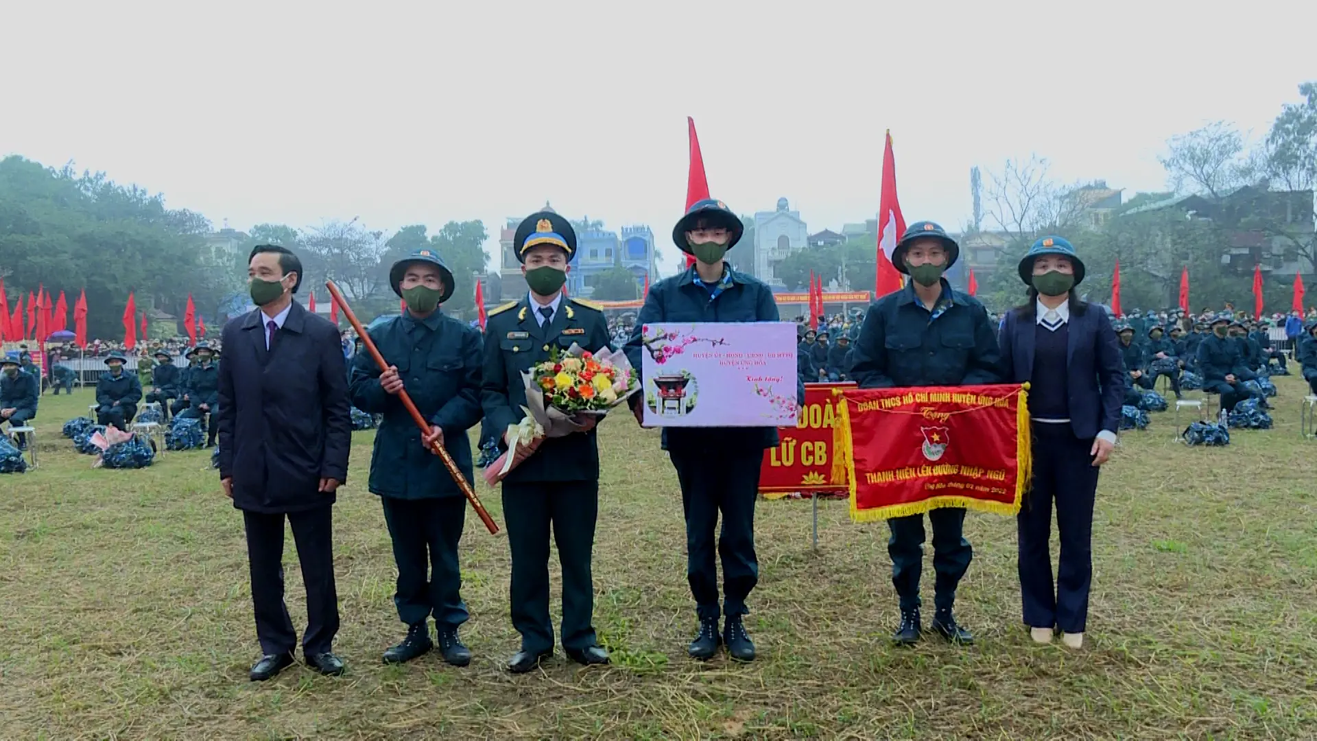 186 tân binh huyện Ứng Hòa lên đường nhập ngũ