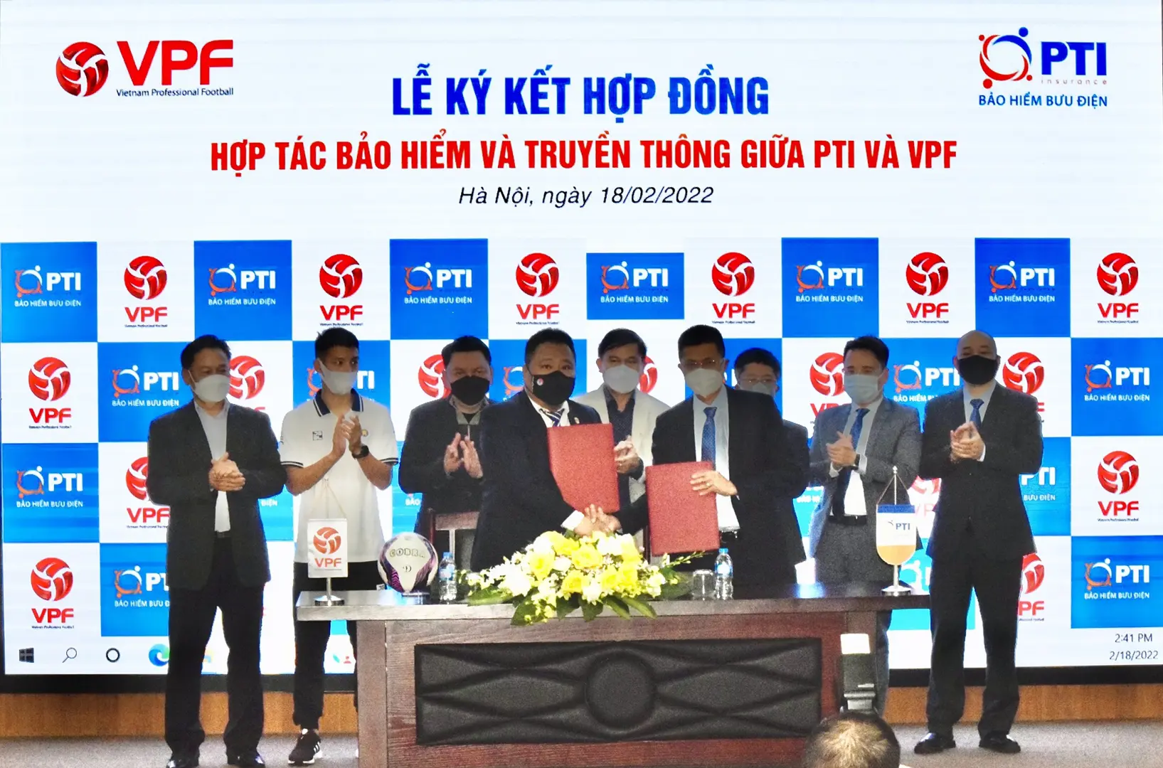 VPF tiếp tục ký bảo hiểm cho các cầu thủ và trọng tài tại V-League