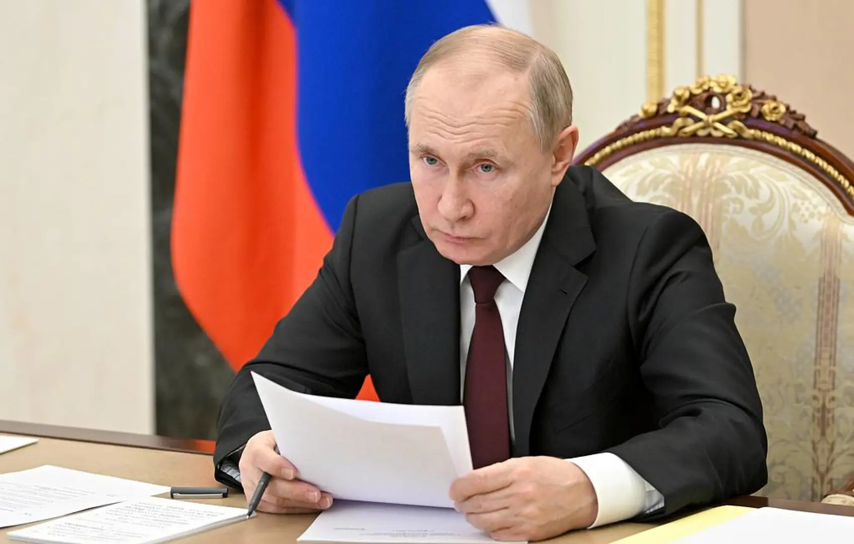 Ông Putin cam kết tiếp tục bơm khí đốt dù Nga bị siết trừng phạt